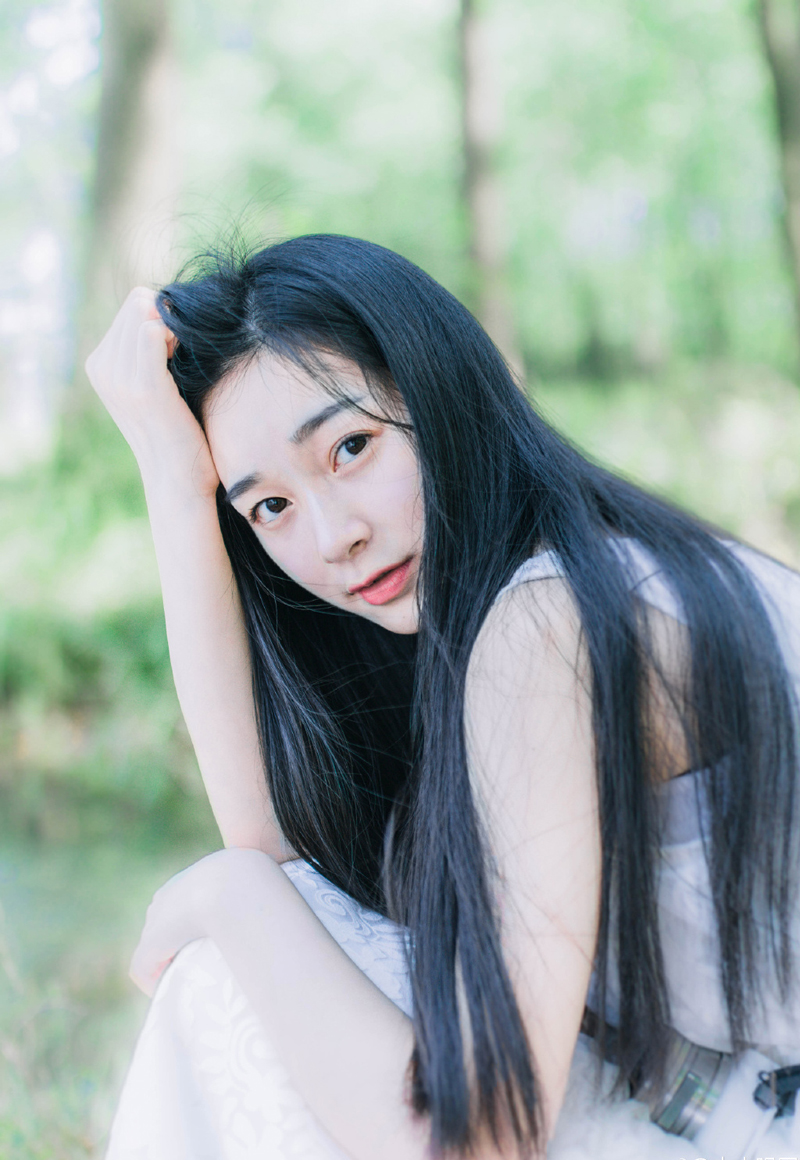 “我之前已经飞鸽传书，让主公派人过来接管汉中，如今汉中已定，张鲁可以送去长安书院当他的道家天师了，你这段时间做好交接准备，交接完毕之后，想必阆中那边已经有了消息，若功成，就立刻带着六千精锐入阆中，助我稳定军心。”庞统点点头，少有的正色道。